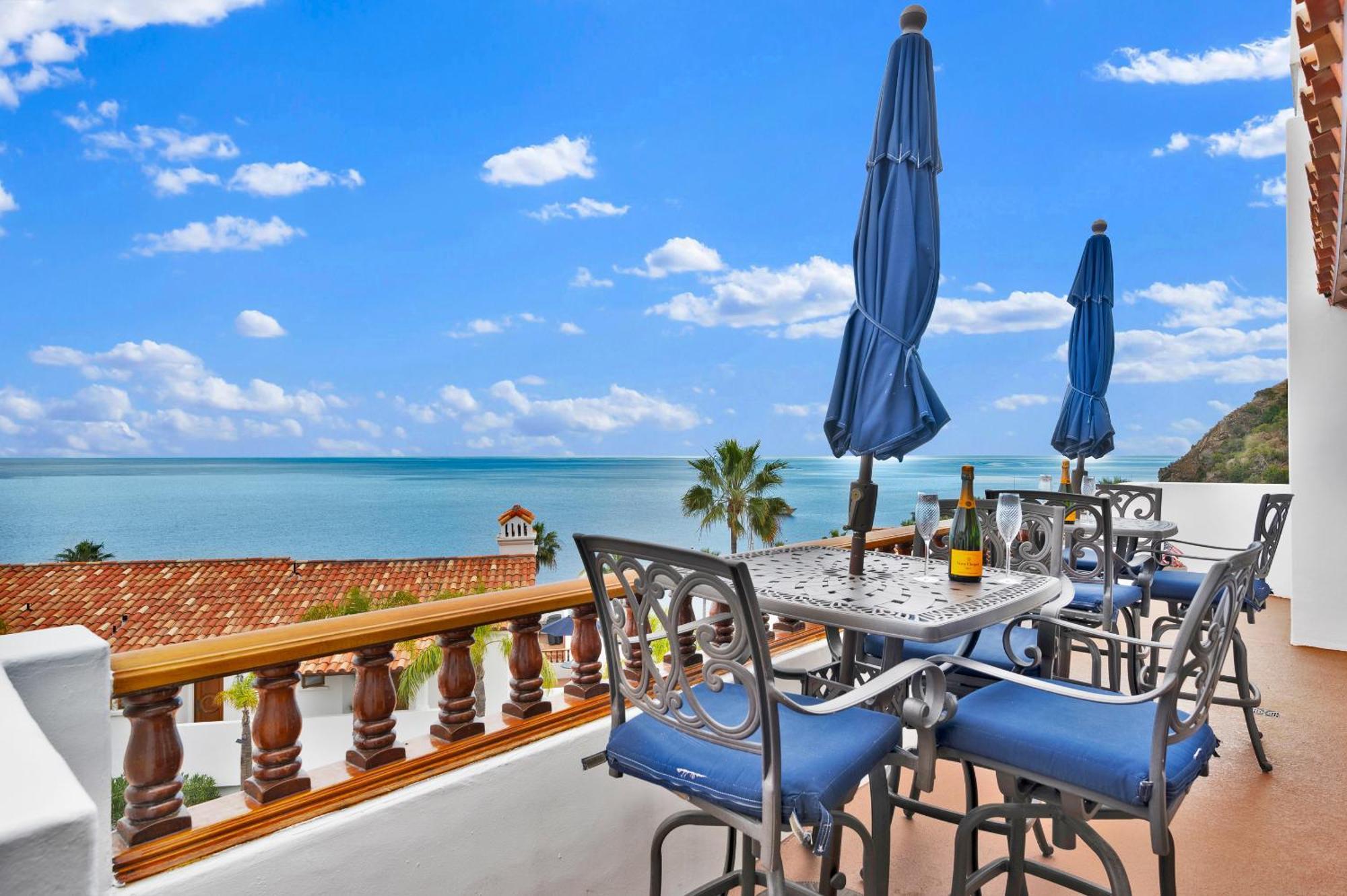 Gorgeous Oceanfront Villa With Panoramic Views Авалон Экстерьер фото